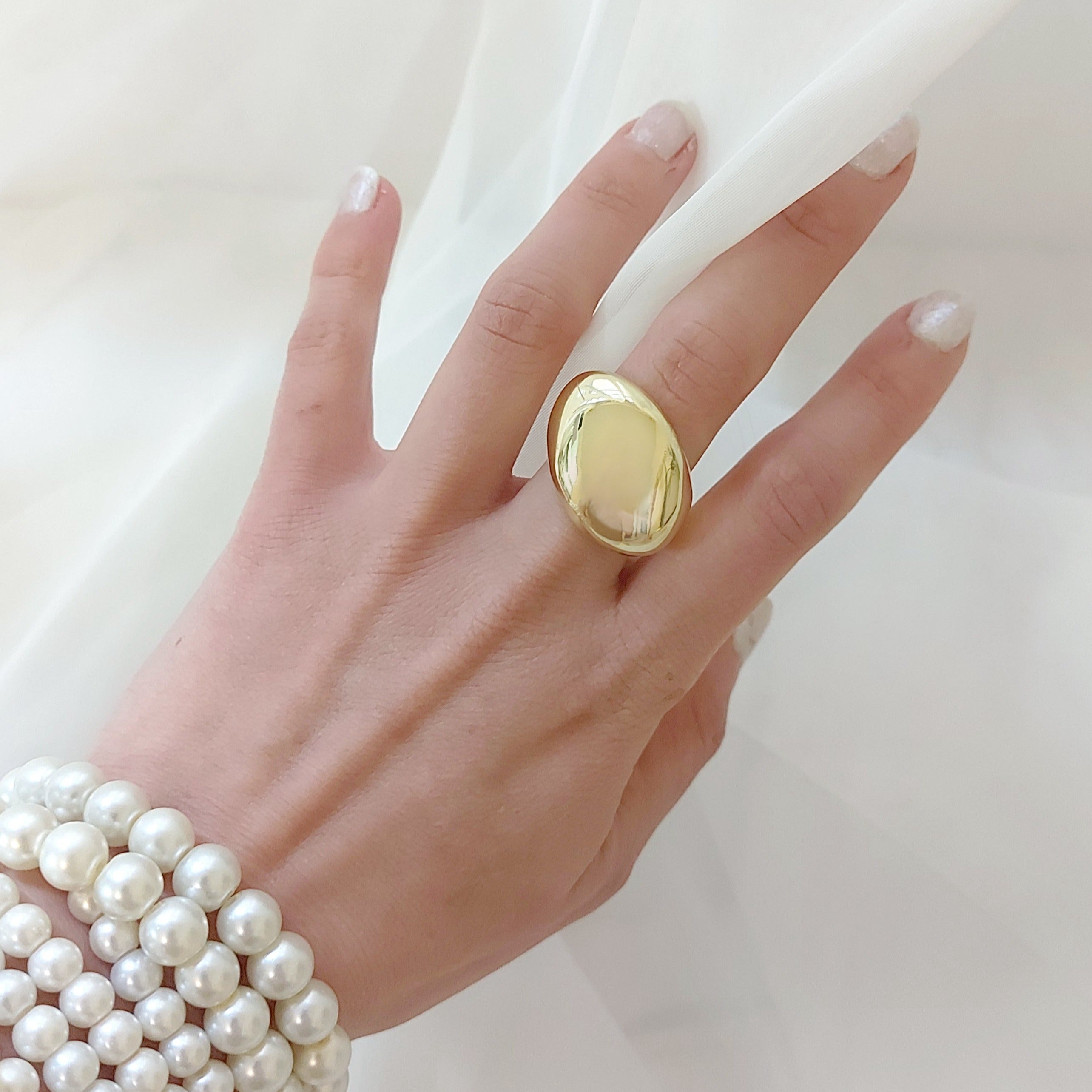 Dash oval ring