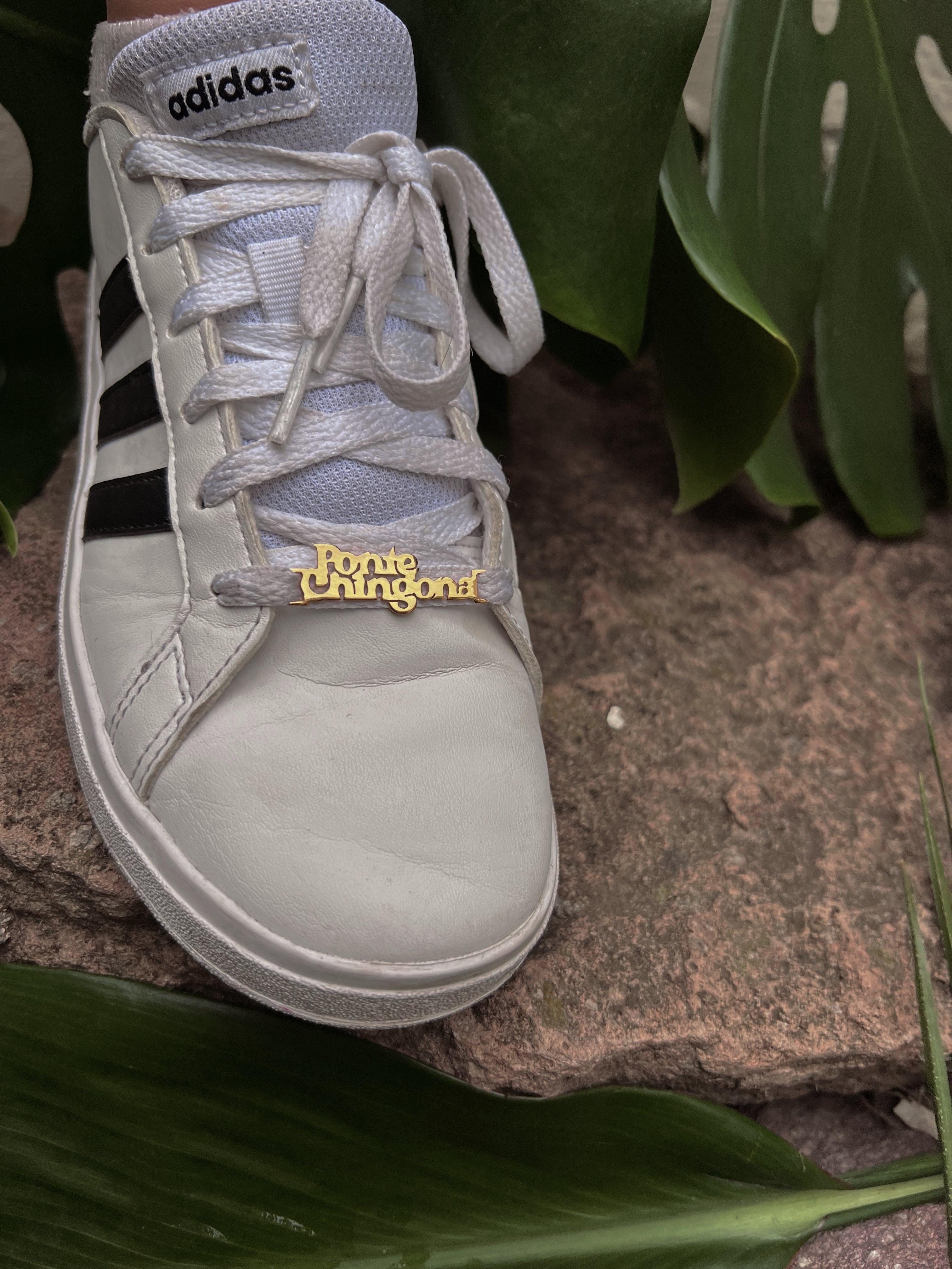 Ponte chingona Sneaker charm