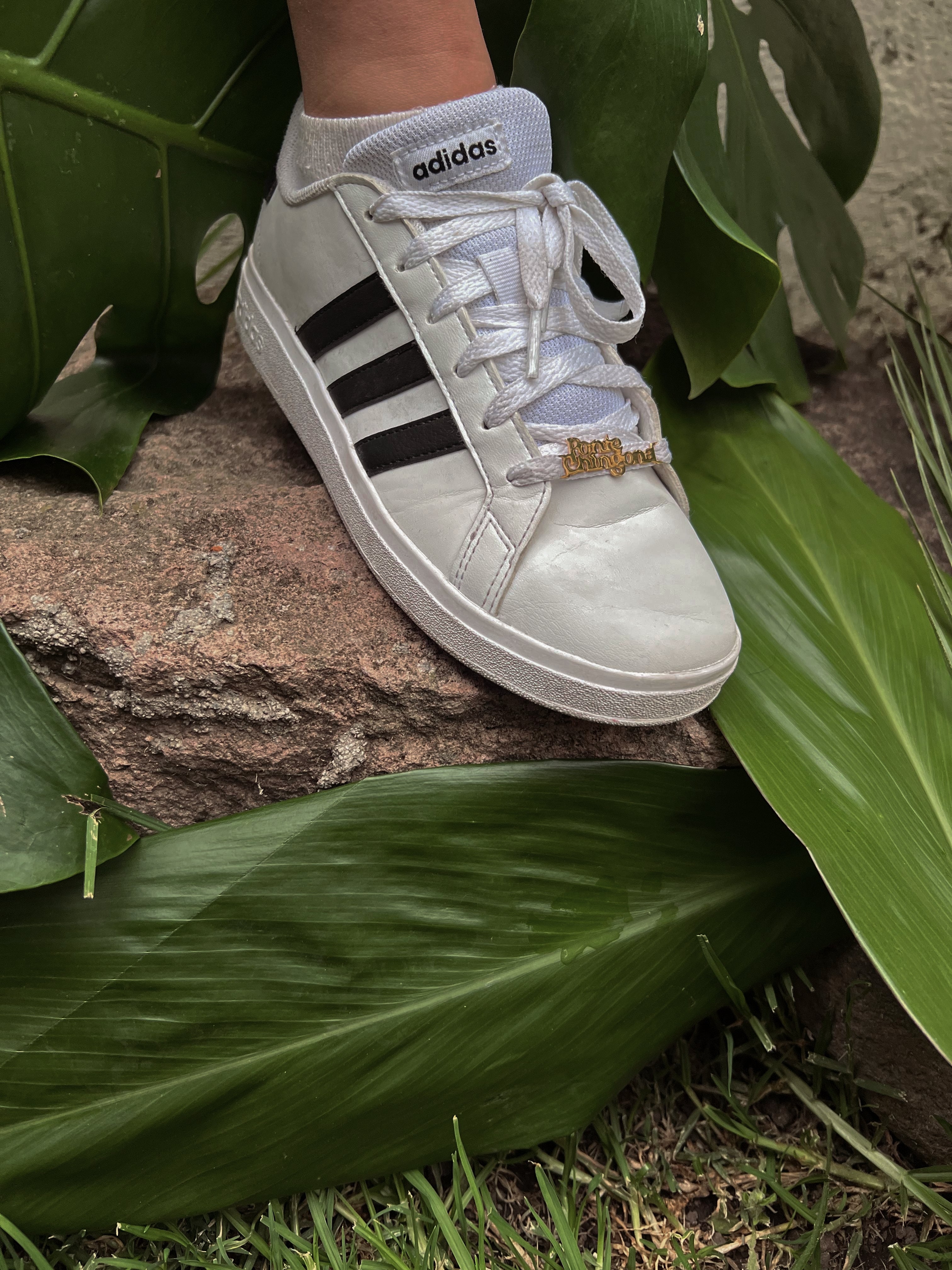 Ponte chingona Sneaker charm