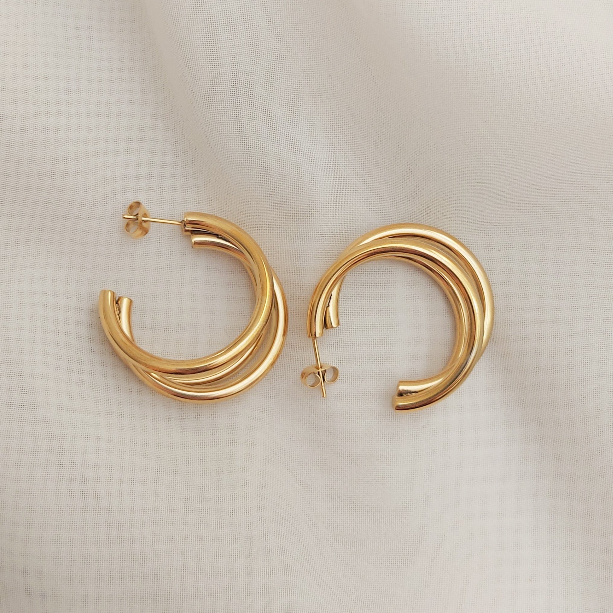 Triple hoop